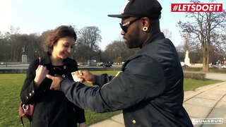 UTELIGGERE BUSS - #Meggie Marika - Sexy Ass Brunette Hardcore Boret På Buss Med Stor Svart Kuk