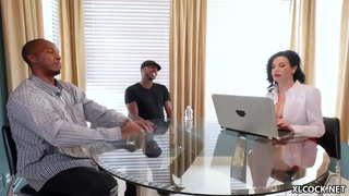 ˲�로니카 아블 루브는 인종 간 삼인조에 대해 많이 생각하지 않았습니다