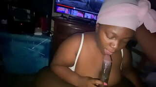 Товстушки з великою попою Роблять Удари Навідліг і недбалий глибокий заковтнувши