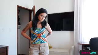 ���ემი ძმა უბრალოდ ვერ დატოვა, დარტყმის მე სანამ მე მას მისი fours და მივხვდი, რომ მჭიდროდ slurping pussy - Kylie Foxxx