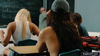 Flava visa blowjobs tunc sapor eius amicus in lacus