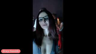 فتاة واحدة يذهب الثابت في النادي