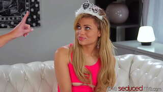 Dzika MAMUŚKA Отшлепала I Вылизала Sympatycznego Nastolatka