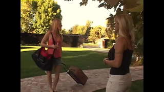 Armas noor kolledži tüdrukud, kes hoia midagi tagasi - Anna, Cali, Erika Kiss, Holly Halston, Aniko, Nikoletta