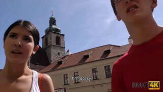 HUNT4K. Bogat lovac iskušava minijaturna crnka, kojoj понадобились novac na odmoru