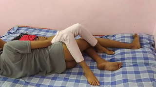 Koledžas Meitene Kļūst Nikns Uz Dick Melna Apakšveļa