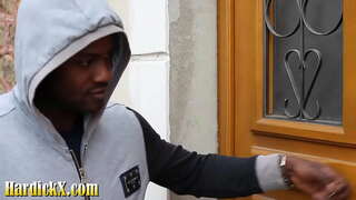 Kenza मुर्गा द्वारा गड़बड़ हो जाता है उसके पूर्व