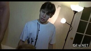 Извращенный парень в очках держит за руку