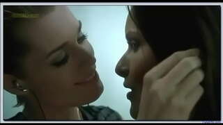 Rebecca Romijn Rie Rasmussen bacio lesbico in Femme Fatale