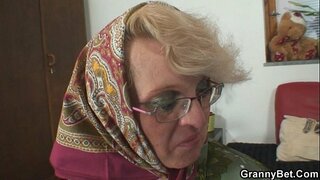 Akar egy fiatal idegen