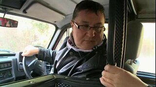 Хаджара хваща попутку с старец