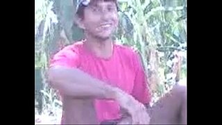 Amicus collegis ostendens dick in opere, et confractus