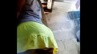 минем желтой юбке һәм фиолетовых трусиках.