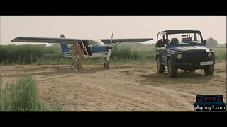 Испаниянең милфа красотка летит самолетта бару һәм трахается