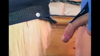 Матур хатын-кыз-полицейский, блин, бу перчаткалар киеп башкарырга һәм чулках