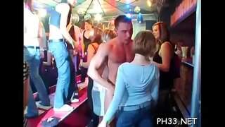 ���ಾರ್ಡ್ ಕೋರ್ ಬಾಯಿಯಿಂದ ಜುಂಬು ಕೆನ್ನೆ ಬಿಸಿ ಒಡ್ಡುತ್ತದೆ