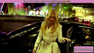 Blondīne ierodas viņas klients dominējošā uzņēmēja.Viņa teica, lai izģērbtu viņas un saņem kaklasiksnu.Laiks laizīt vāverīti.Pēc tam, kad, ka shes paberzējot ar viņas un redz, viņas facesitting līdz viņa cums viņas mutē.Shes neuzpērkams un lūdz, lai cum