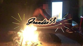 Brunette የሚሰጡዋቸውን ቅድሚያ calvalgando