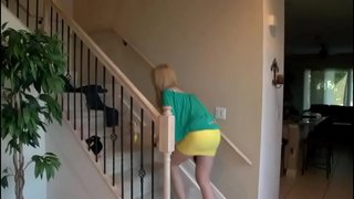 ANAK NA LALAKI AY MAKAKAKUHA NG NAHULI SA PAMAMAGITAN NG INA PAGKATAPOS BROWN ANG BUHOK