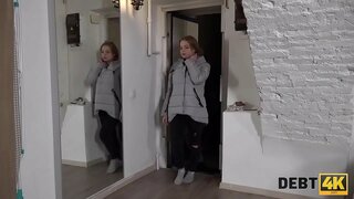 DEBT4k. बाळ करू शकत नाही भरावे कर्ज विशाल स्तन त्यामुळे जिल्हाधिकारी होते fucked हार्ड