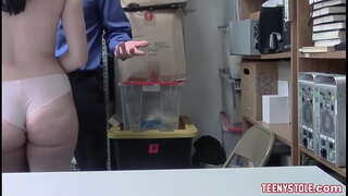 Mirum tits et mirabilia asinum brunette luctus capio in officio per corrupta cop