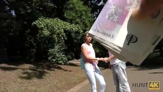 HUNT4K. Täydellinen ajeltu pillu ja tiukka perse tullut käsiin metsästäjä