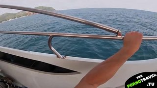 Ġisem perfett tajlandiż girl tikseb vit kbir fuq speedboat