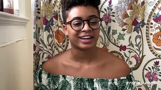 Эбони Хани Делает Это С Помощью 2 Фаллоимитаторов