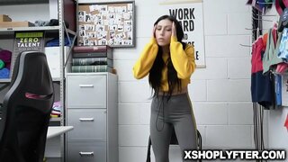 Morena adolescente Judy Jolie recibindo seu bichano axustado chanceou incontrolado pola garda de seguridade por detrás