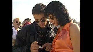 ���ಾಜಕುಮಾರಿ, The Bodyguard, ಮತ್ತು ಸ್ಟ್ರಿಪ್-ಟೀಸರ್