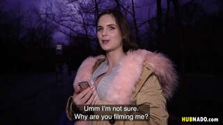 Taylee Fusta està donant un públic mamada a un talentós Nick