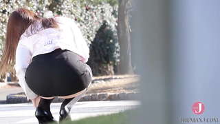 À�Голям задник】 Тя неприлично примамва своите бита бедрата, выглядывающими от колан с колани. [bunc 001]