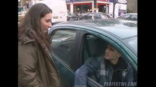 Jalang besar mendapat fucked oleh dua orang telah mengambil berhenti