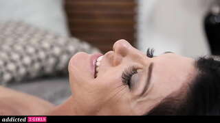 Мачеха Трахает Үз падчерицу-лесбиянку